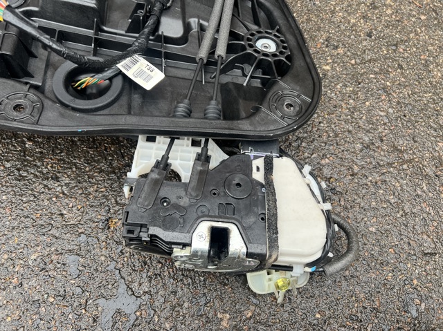 Замок передней пассажирской двери 813202W030 HYUNDAI