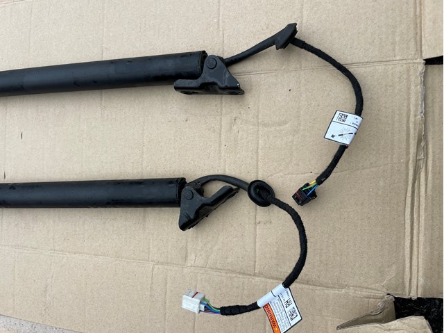81831S1100 HYUNDAI Амортизатор багажника купить в Сумы