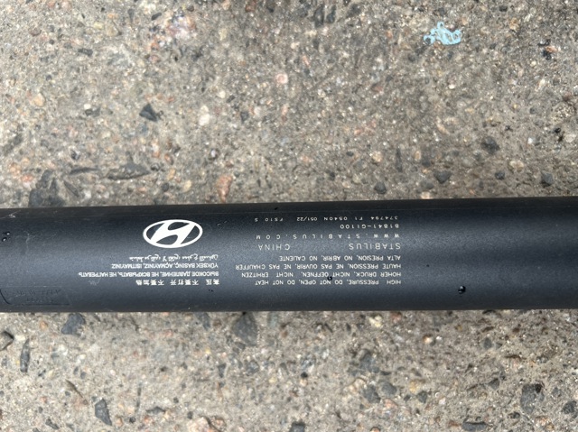 Амортизатор крышки багажника 81841GI100 HYUNDAI