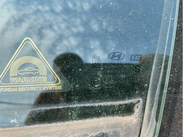 Стекло передней двери, левой 824102W010 HYUNDAI