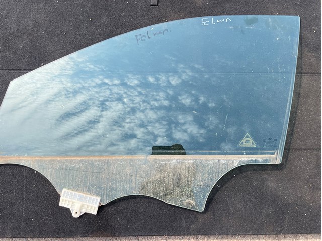 824102W010 HYUNDAI Стекло двери передней левой купить в Ужгород