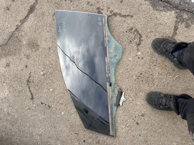 Стекло передней двери, левой 82410C1010 HYUNDAI