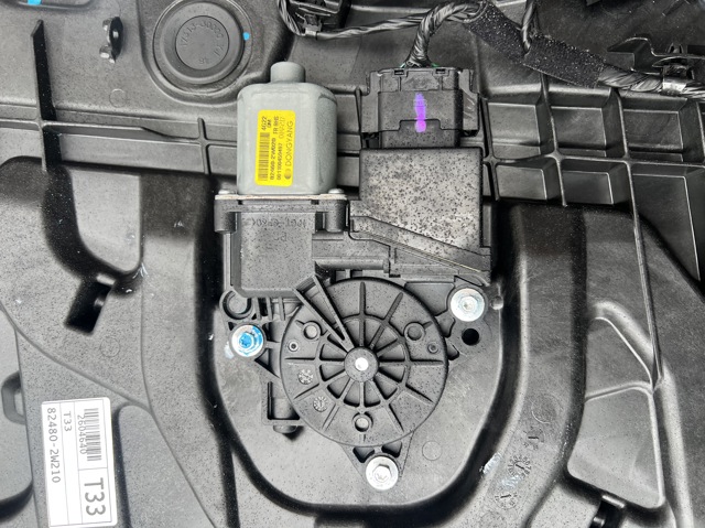 Мотор стеклоподъемника двери передней, правой 824602W020 HYUNDAI