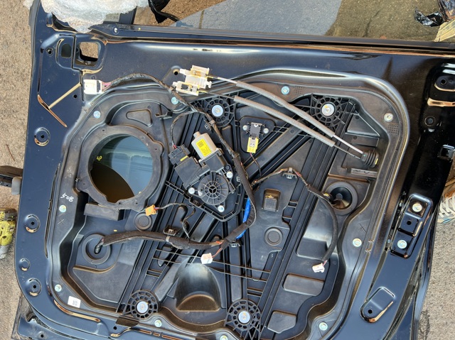 Мотор стеклоподъемника двери передней, правой 82460S1010 HYUNDAI