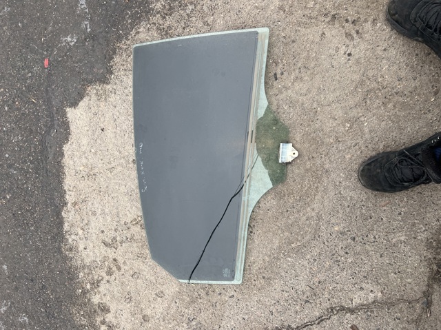 Стекло задней двери, правой 83420C1010 HYUNDAI