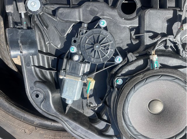 Моторчик стеклоподъемника двери задней, правой 834603Q001 HYUNDAI