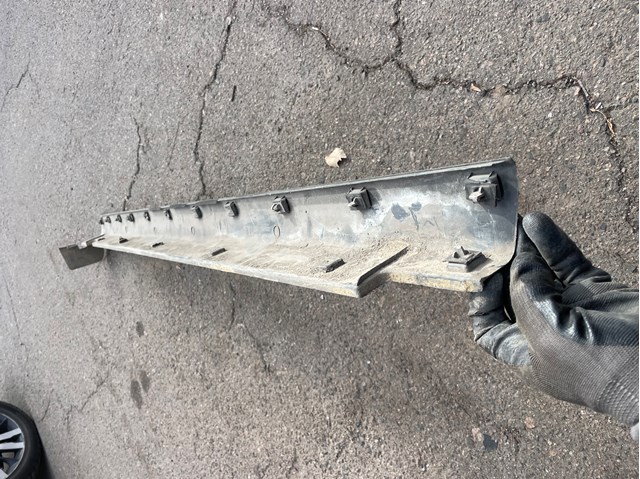 Накладка (молдинг) порога наружная левая 877514Z000 HYUNDAI