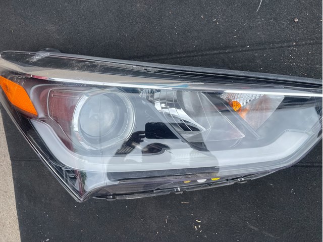 92102B8520 HYUNDAI Фара правая купить в Черновцы