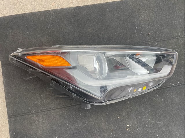Фара комбинированная, передняя 92102B8520 HYUNDAI