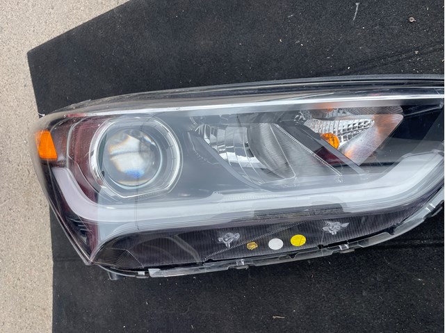 HYUNDAI 92102B8520 Фара правая в наличии Ирпень