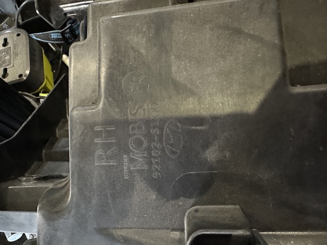 92102S1000 HYUNDAI Фара правая купить в Николаев