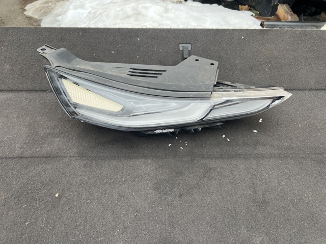 92208S1000 HYUNDAI Фара дневного света правая купить в Житомир