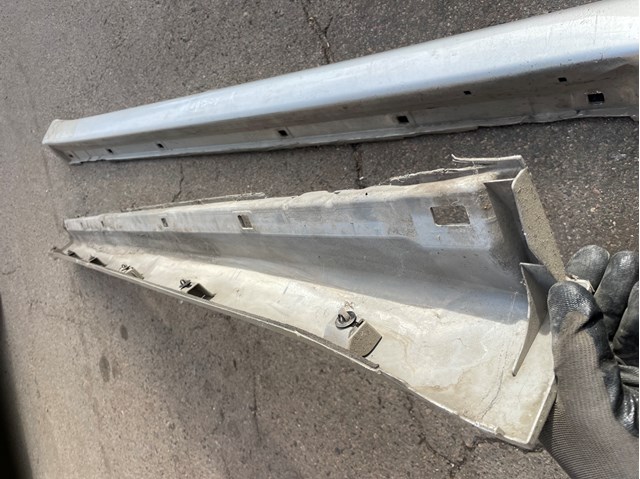 Накладка (молдинг) порога наружная правая 96051AG000TE SUBARU