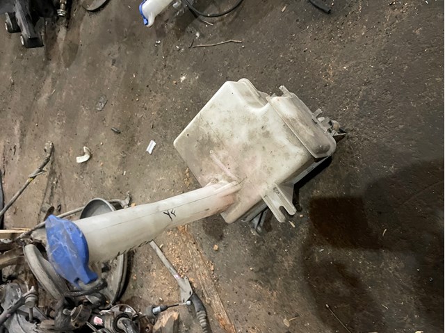 Водяной бачок омывателя стекла 986103S000 HYUNDAI