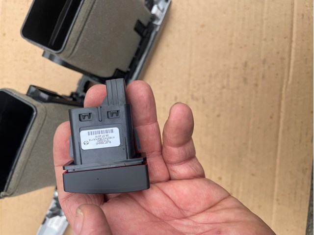 MAZDA BJS7664H0 Кнопка аварийки в наличии Чернигов