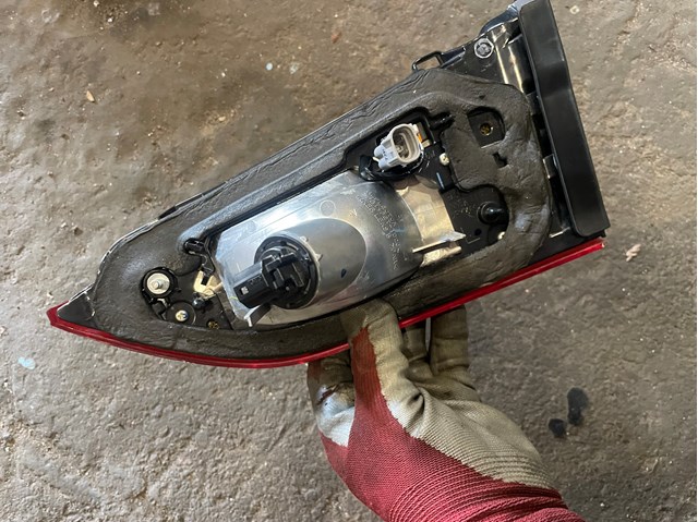 Задняя левая внутренняя фара GJA1513G0A MAZDA
