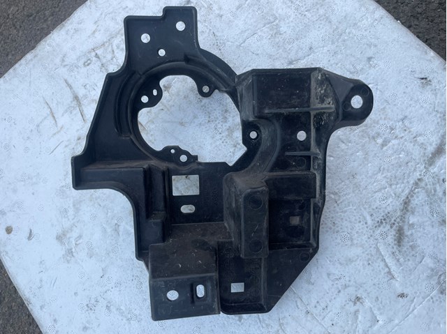 MAZDA KB8B51694 Кронштейн крепления противотуманной фары левой в наличии Днепр