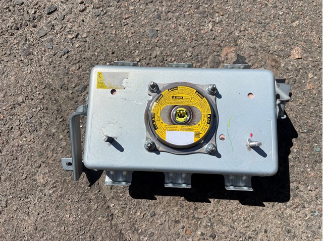 Подушка безопасности (AIRBAG) пассажирская KD4757K50 MAZDA