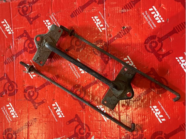 Крепление аккумулятора MR238277 MITSUBISHI