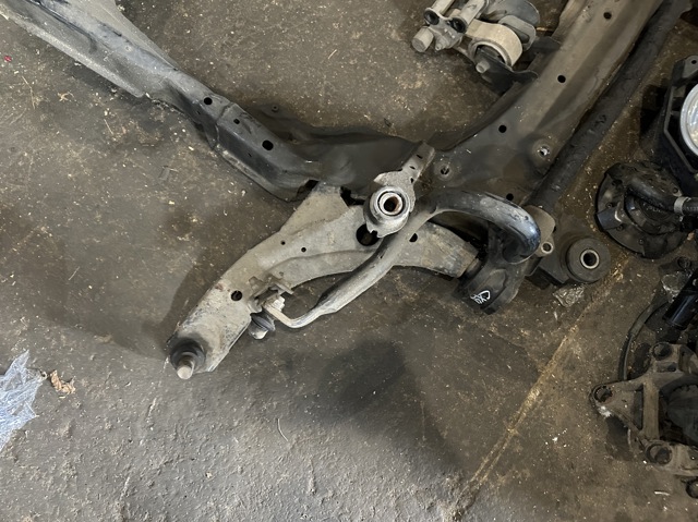 Рычаг передний нижний левый TD1134350B MAZDA