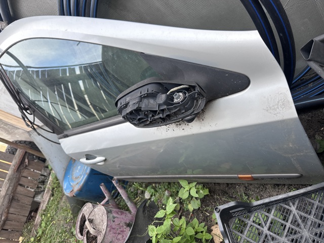 Пассажирская передняя дверь 7751472438 RENAULT