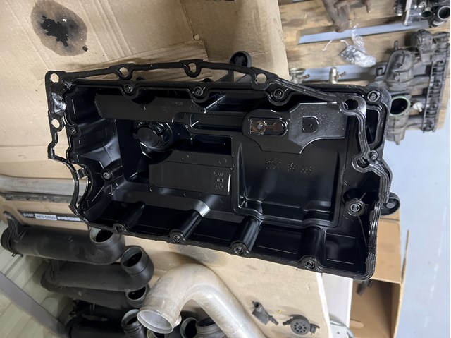 Крышка клапанов 03G103475D VAG