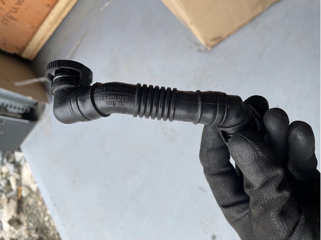 Трубка картера воздушная 03G103493D VAG