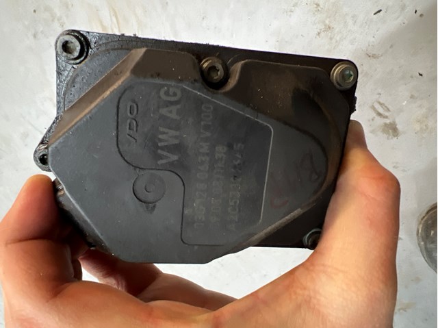 Заслонка воздушная 03G128063M VAG
