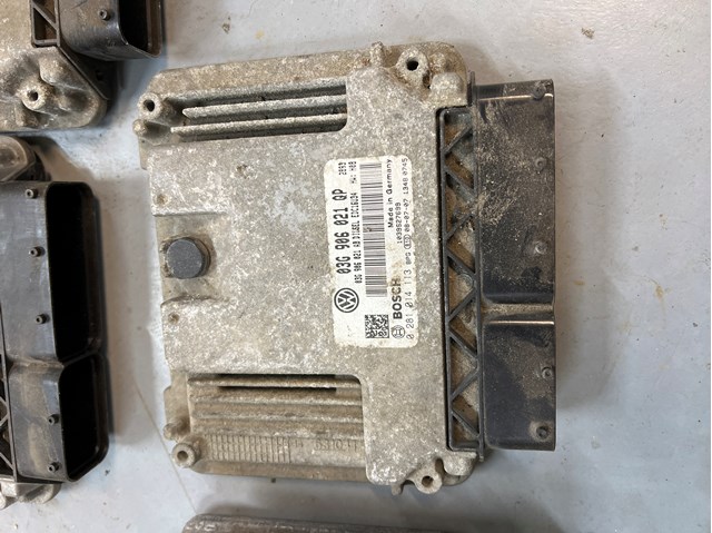 Модуль управления двигателем 03G906021QP VAG