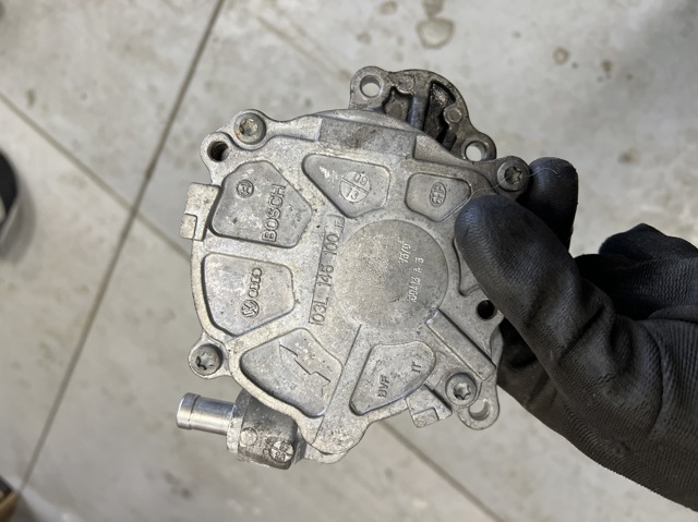 Насос вакуумный 03L145100E VAG