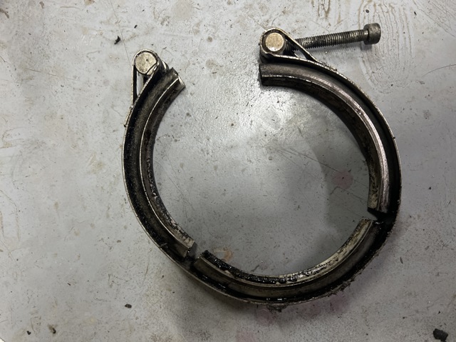 04L131455A VAG Хомут крепления катализатора к турбине купить в Чернигов