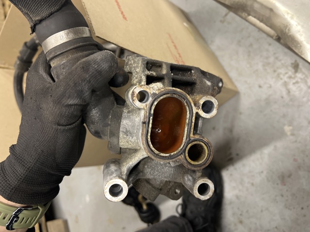 Кронштейн компрессора кондиционера 059145169BM VAG