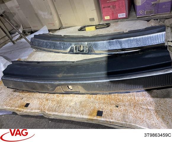 Накладка задней панели багажника 3T9863459C VAG