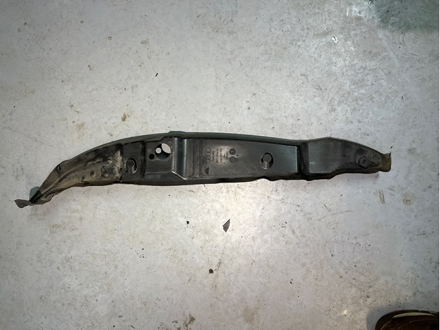 Уплотнитель крыла 4G0821111 VAG