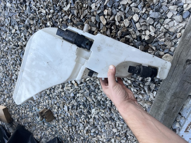 Водяной бачок омывателя стекла 4G8955451D VAG