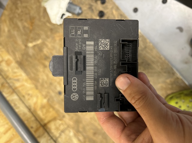 Блок комфорта задней двери 4G8959795E VAG