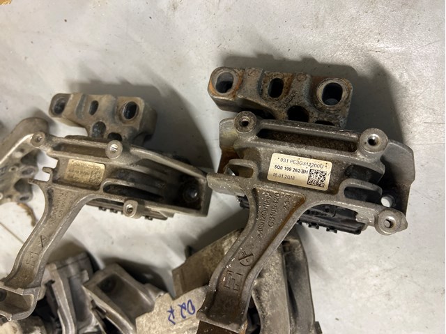 Опора двигателя Volkswagen Golf SPORTSVAN