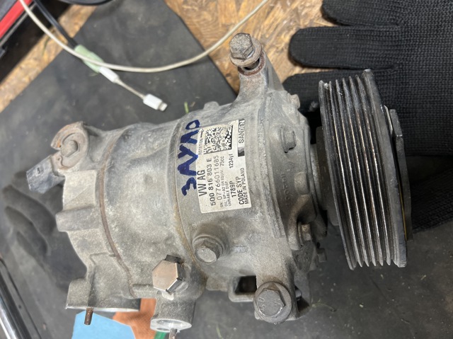 Компрессор кондиционера 5Q0816803E VAG