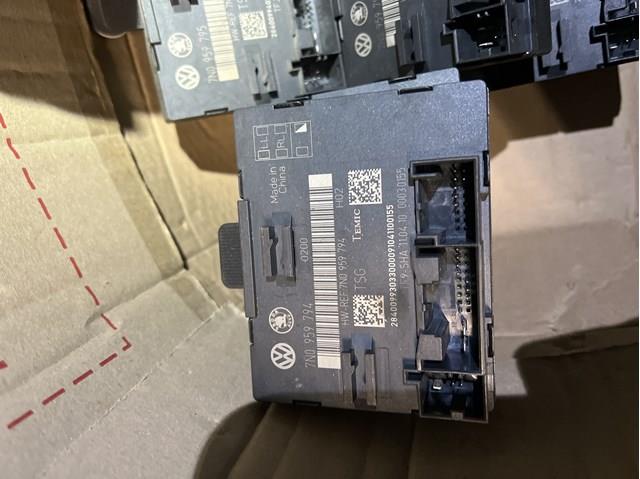 7N0959794 VAG Блок комфорта задней двери купить в Павлоград
