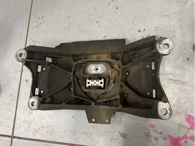 Крепление кпп 8K0399263BA VAG