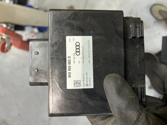 Стабилизатор напряжения 8K0959663D VAG