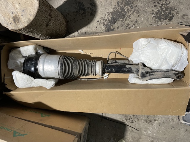 Амортизатор передний левый A1663205366 MERCEDES