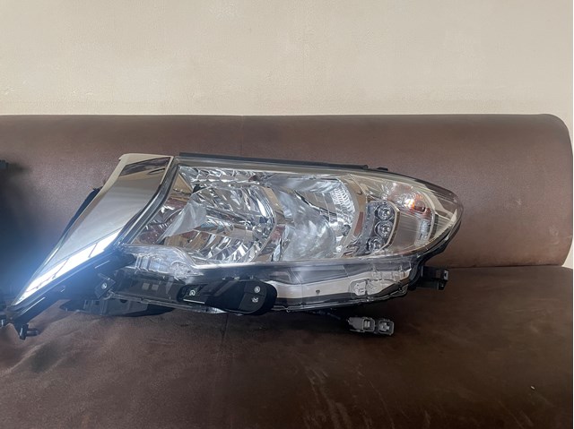 Фары 8117060N10 TOYOTA