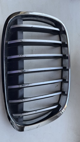 Решетка радиатора правая 51117383366 BMW