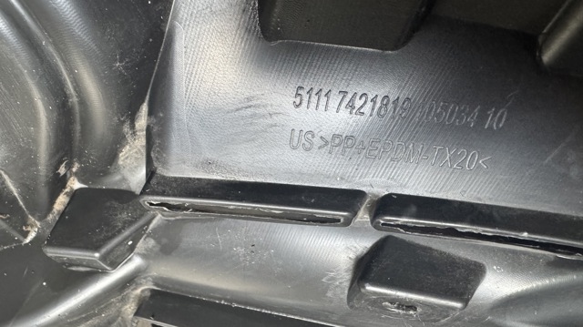 BMW 51117421819 Кронштейн крепления противотуманной фары левой в наличии Ровно