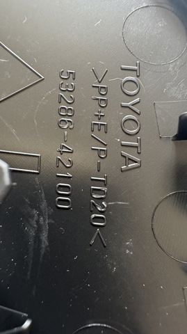 TOYOTA 5328642100 Заглушка бампера буксировочного крюка передняя левая в наличии Львов
