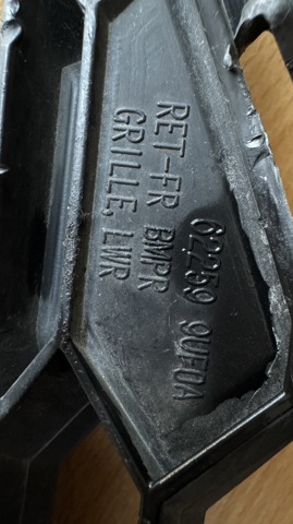 NISSAN 622599UF0A Решетка бампера в наличии Тернополь