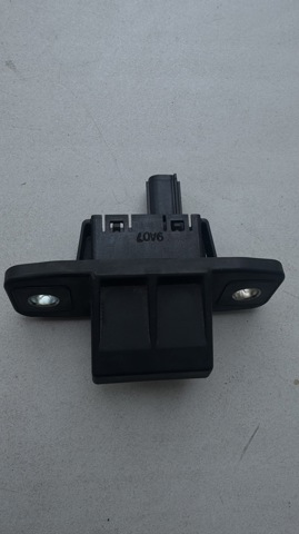 Кнопка привода замка третей/пятой двери KB7W624B0 MAZDA