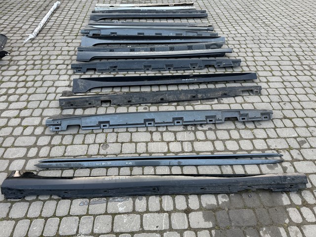 Накладка наружняя (молдинг) порога, правый 3G0853858F VAG