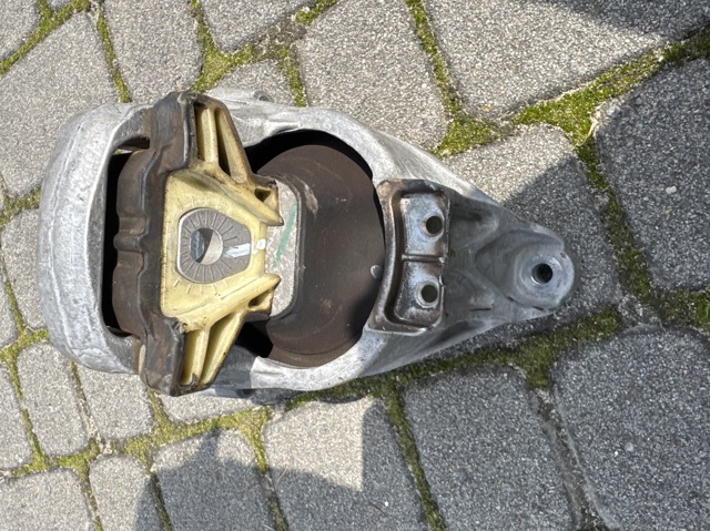 VAG 8W0199372DB Правая подушка двигателя в наличии Николаев